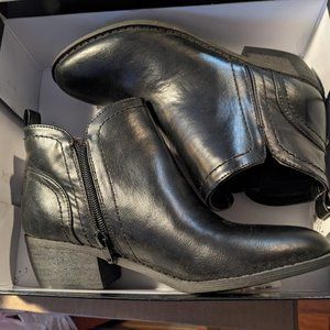 Guess Ankle Boots - RESERVED  FOR @PINEAPPLEKITTY